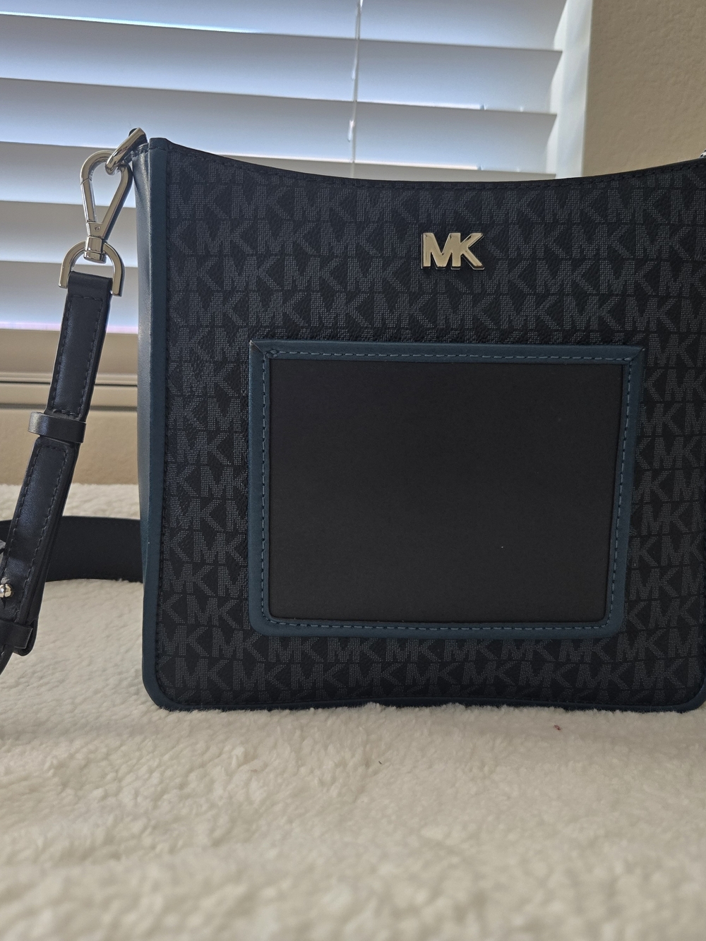 Michael Kors Gloria Pocket Swing Pack
